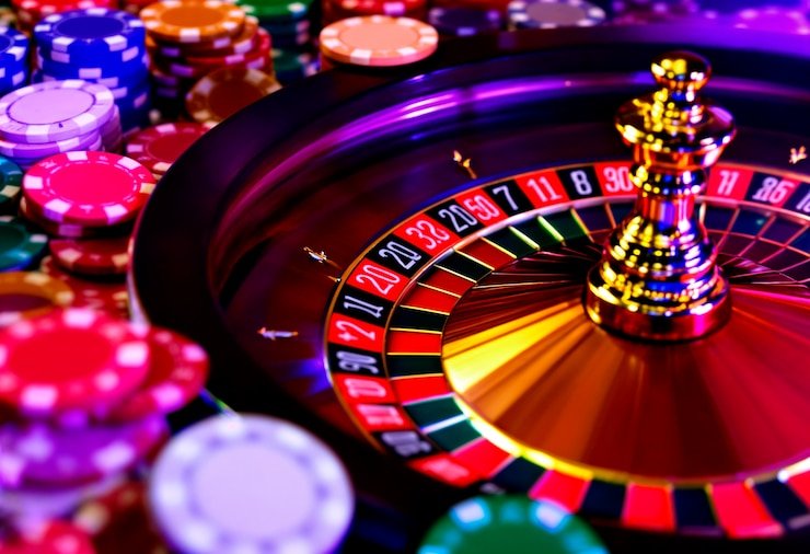 Pemain mengakses live dealer di aplikasi mobile panutan toto setelah deposit GoPay